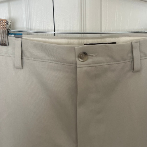 Dockers D3 Easy Khaki Classic Fit Pants - Picture 9 of 11